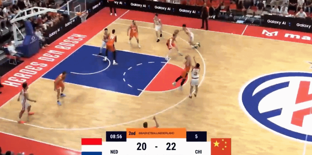 中国男篮半场领先荷兰5分！胡明轩8分全队最高，余嘉豪7分8篮板